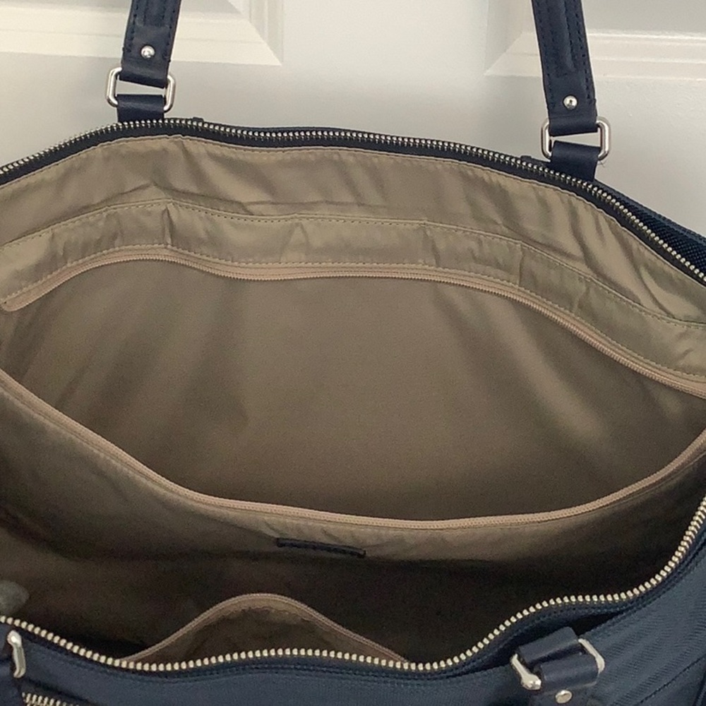 Tumi Ballistic Nylon Navy Blue Women's Bag - Picture 4 of 10